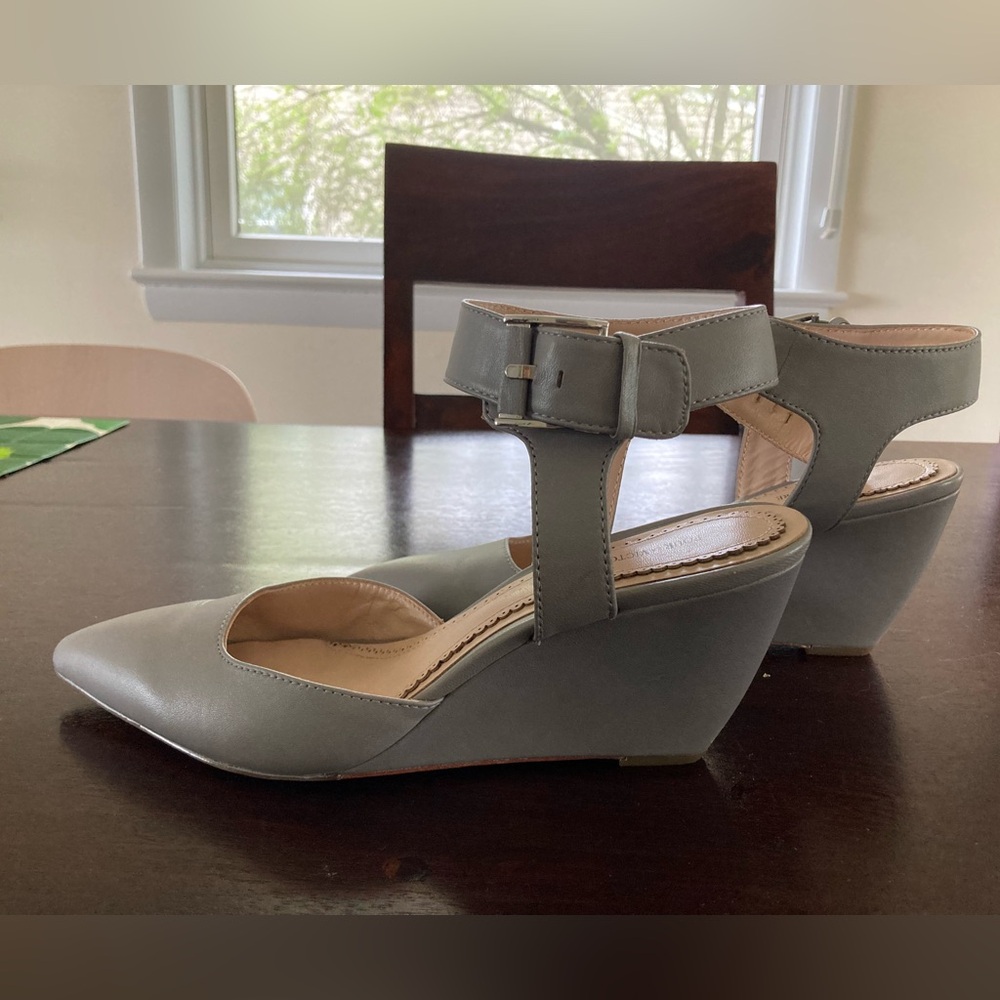 Pour La Victoire Minot Wedge Pump